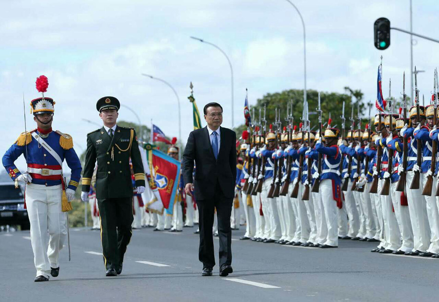 Premier Li Keqiang welcomed by Brazilian president