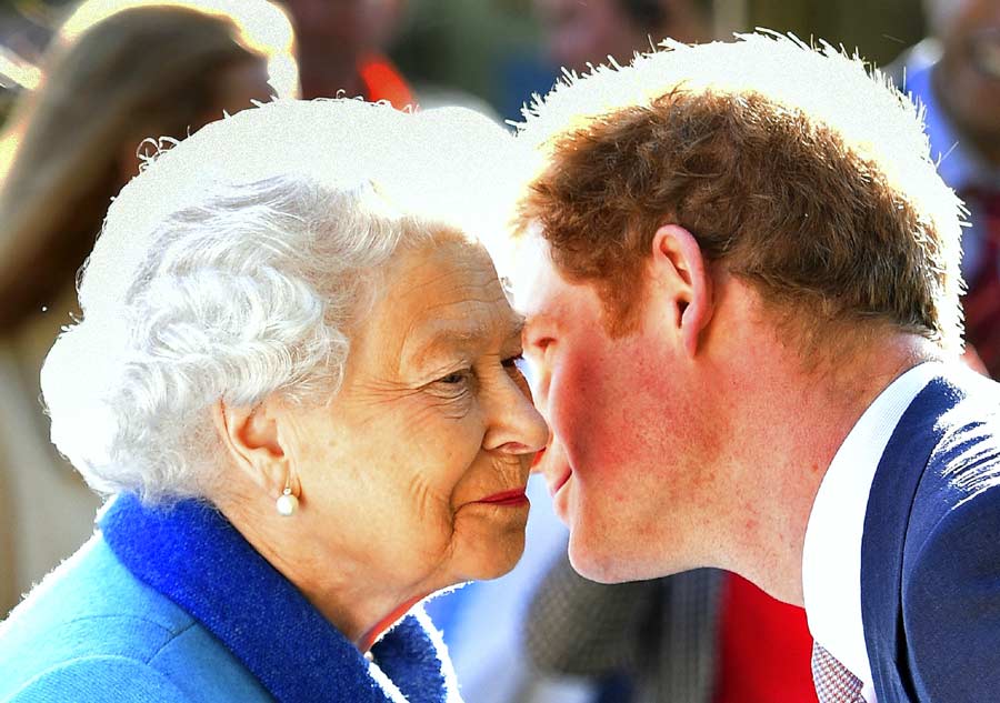 Royal family adds color to Chelsea Flower Show