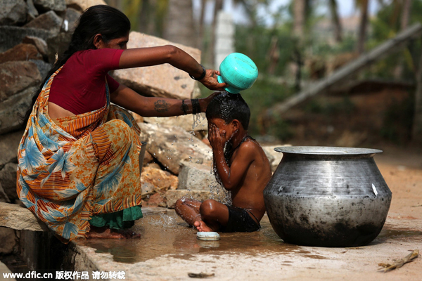 Death toll from heat wave in India nears 800