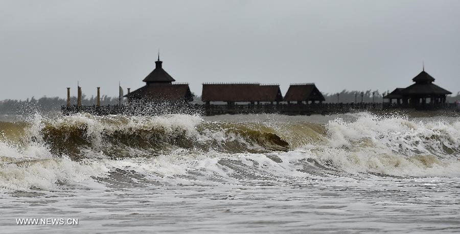 Typhoon Kujira makes landfall in S China