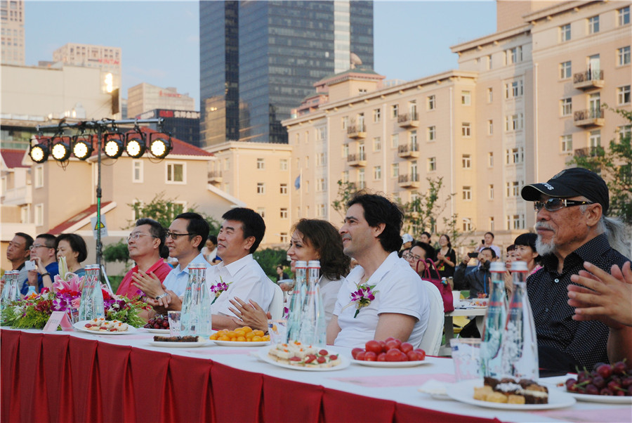 China Daily helps diplomatic community celebrate