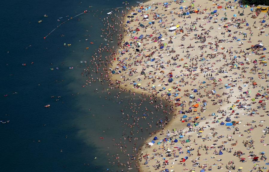 Unusual heat wave sweeps across Europe