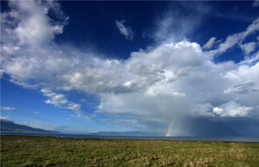 Lovely 'pearl' on the mountain: Sayram Lake