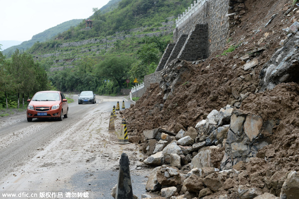 Rains leave Beijing's streets flooded, force evacuation