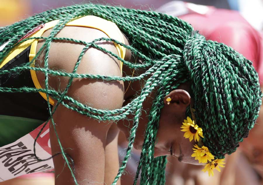 Colorful hairstyles steal the limelight at the Beijing World Championships