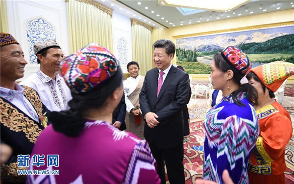 Xi celebrates National Day with ethnic minority representatives