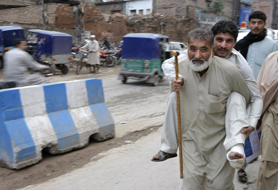 Survivors receive treatment in Pakistan after strong quake