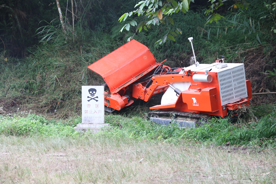 Mine clearance mission on China-Vietnam border