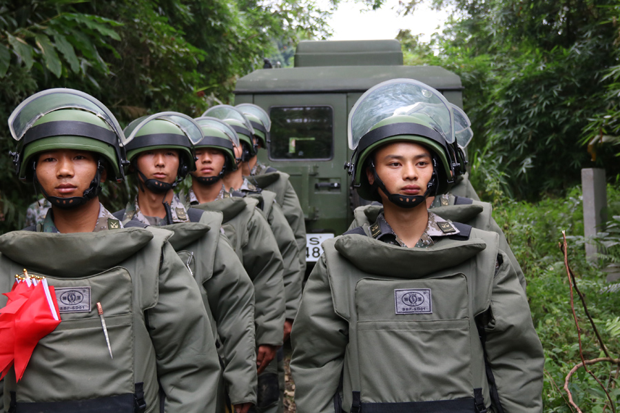 Mine clearance mission on China-Vietnam border