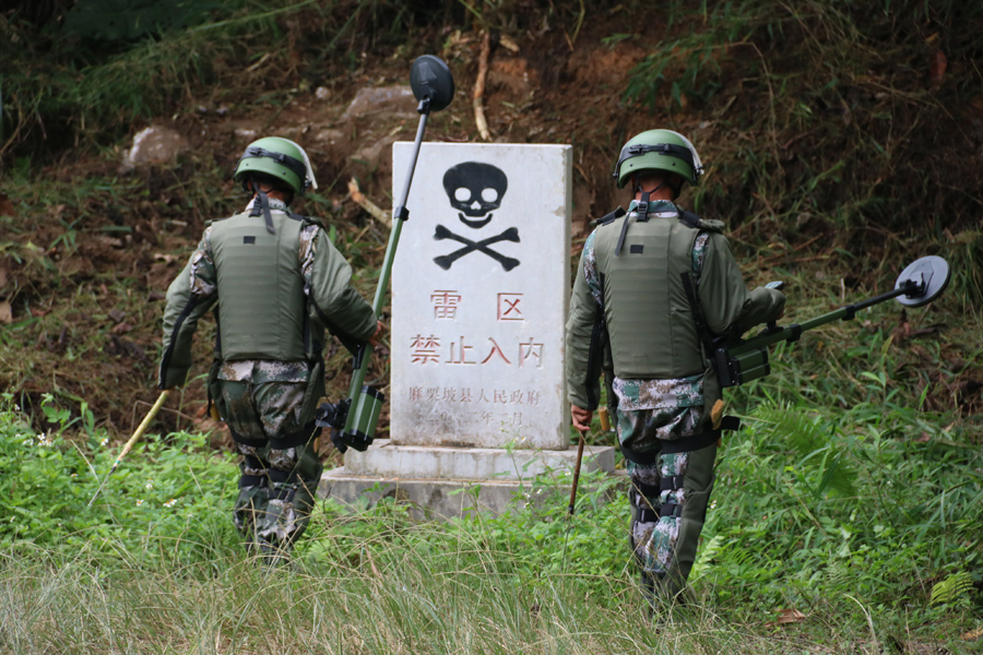 Mine clearance mission on China-Vietnam border