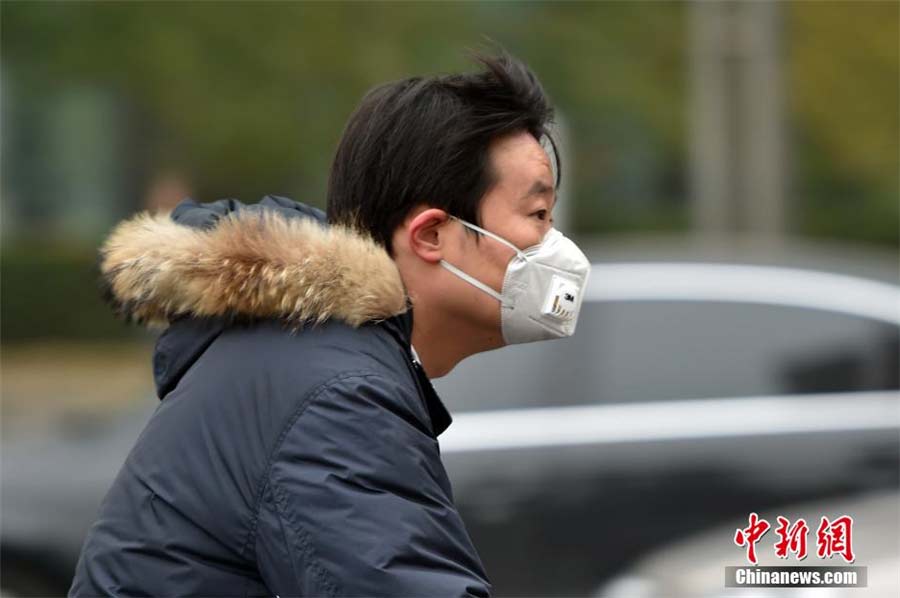 Heavy smog hits Beijing