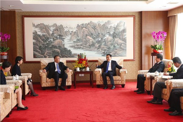 Premier Li meets Macao chief executive