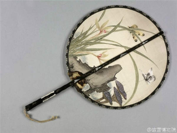 Exquisite ancient fans bring summer relief