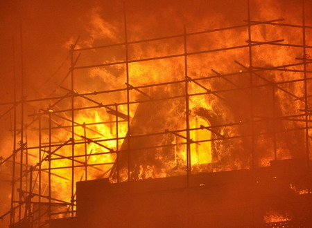 Fire damages oldest building at Tsinghua