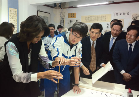 Michelle Obama meets with students in Beijing