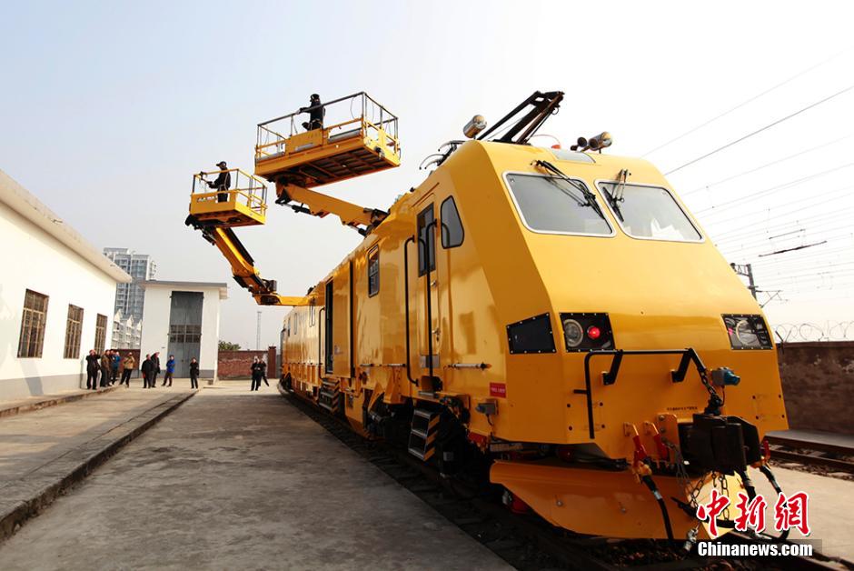 China's first 'bullet train ambulance' unveiled