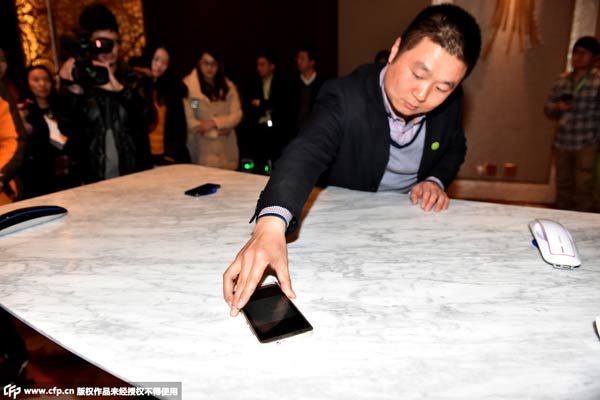 Wireless charging desk unveiled in Hangzhou