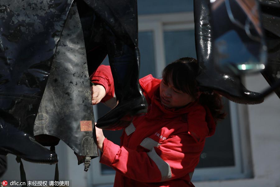 Women who work underground to keep city clean