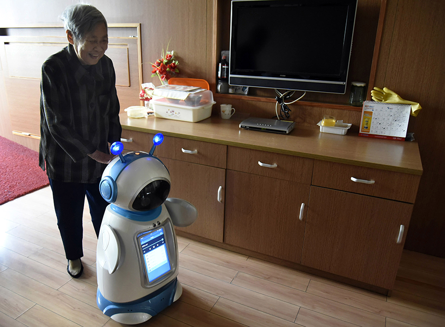 Robots help elderly in nursing home in east China