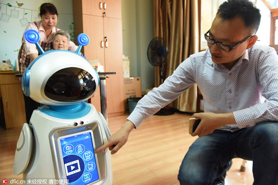 Robots help elderly in nursing home in east China