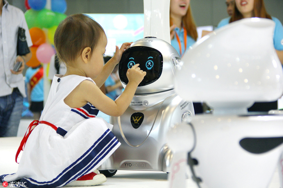 Beautiful, smart robots shine at expo in Nanjing