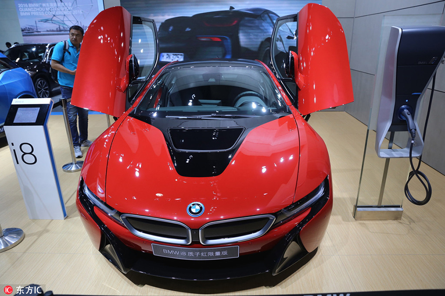 New energy cars and VR attract visitors at Auto Guangzhou