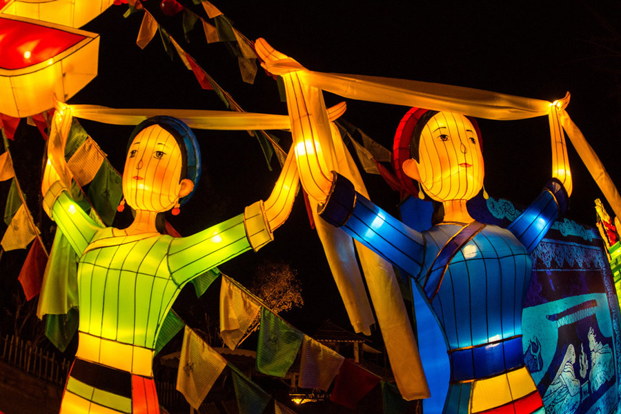 Lantern show illuminates Shanghai Happy Valley