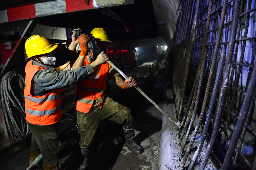 China's first undersea subway tunnel taking shape