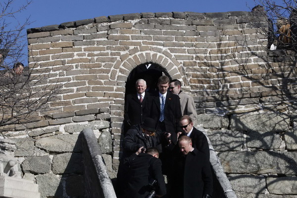 US Secretary of Defense Gates tours Great Wall