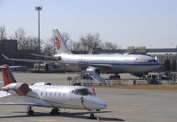 China charters flights to bring Cairo-stranded home