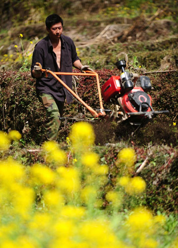 Spring farming dawns in SW China