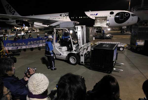 Giant pandas arrive at new home in Tokyo's zoo