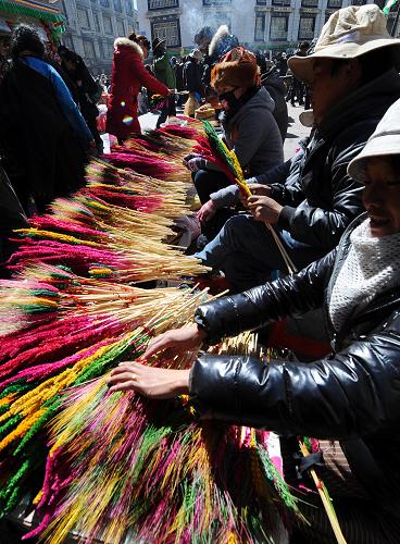 Busy market in Lhasa befor Losar New Year