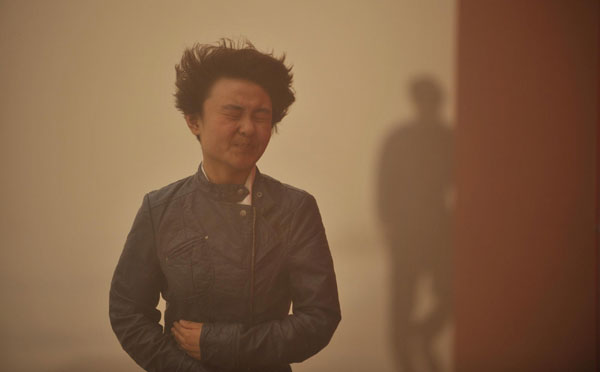 Sandstorm sweeps across NW China