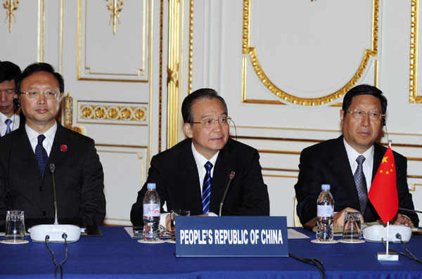 China, Japan, S Korea hold trilateral summit