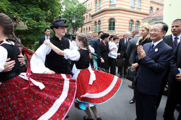 China-Hungary friendship relies on youth: Wen