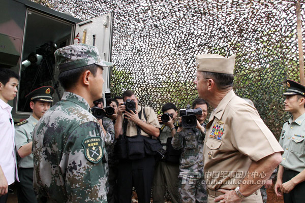 US military chief visits Chinese air force base