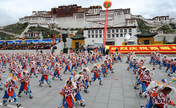 Pageant celebrates Tibet's 60th anniversary