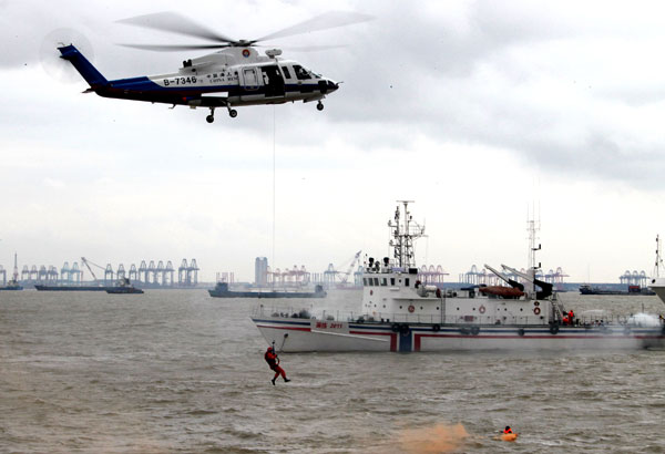 Air-sea rescue exercise held in Shanghai