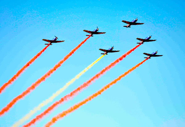 New aerobatic teams make debut in Beijing