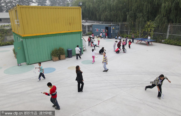 Container community for migrant children