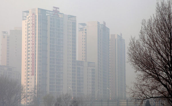Heavy fog disrupts traffic in Beijing