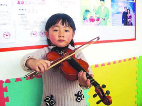 Violinist, 3, becomes online star