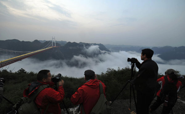 Grand suspension bridge opens to traffic