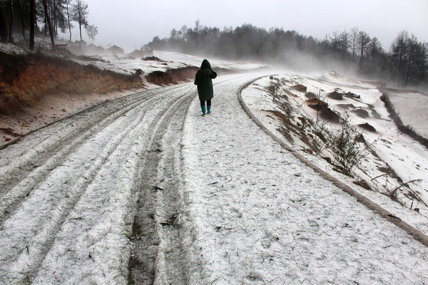 Hailstorm hits SW China's Guizhou province