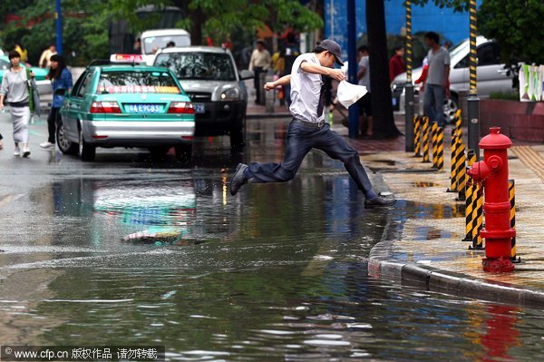 Rainstorm hits Guangzhou