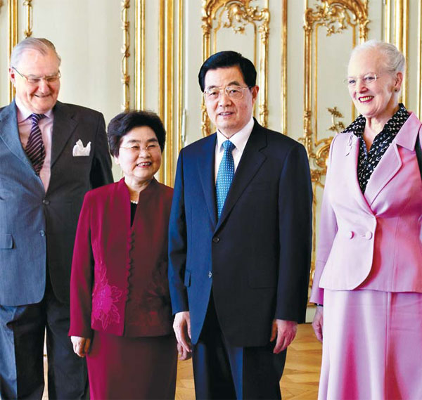 President Hu makes historic trip to Denmark