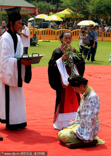 Commemorating ancient patriot poet Qu Yuan