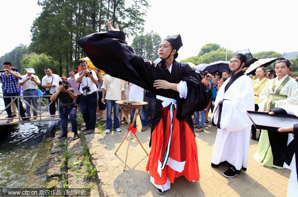 Commemorating ancient patriot poet Qu Yuan