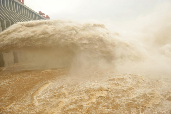 Three Gorges Dam hits record flood peak